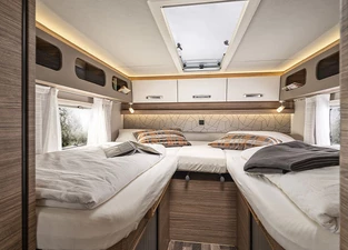 Wohnmobil Schlafbereich Bett schlafen CaraCompact MB 640 MEG von Weinsberg