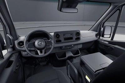 Mercedes Benz eSprinter Transporter Fahrbereich Fahrersitz Front Cockpit Lenkrad