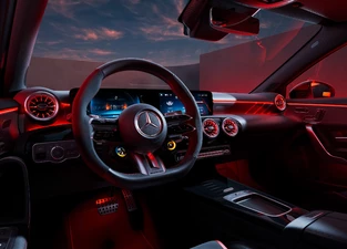 Mercedes-AMG A-Klasse Kompaktlimousine Interieur Lenkrad