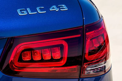 Mercedes-AMG GLC43 blau Logo