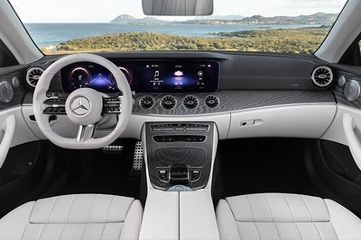 Mercedes-Benz E-Klasse Cabriolet Coupé helles Interieur Cockpit