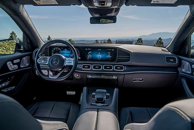 Mercedes-Benz GLS schwarzes Interieur Fahrersitz Lenkrad Cockpit